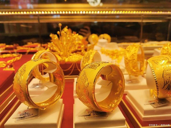 实时股票配资平台 黄金暴涨撕裂婚庆市场：当“三金自由”成为资本游戏下的奢侈品